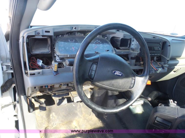 image for item AX9225 2005 Ford F550 service truck