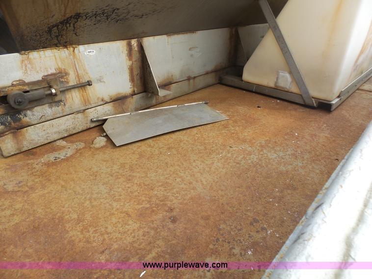 image for item BH9384 2002 Ford F550 dump truck