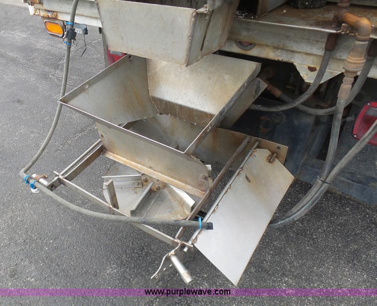 image for item BH9384 2002 Ford F550 dump truck