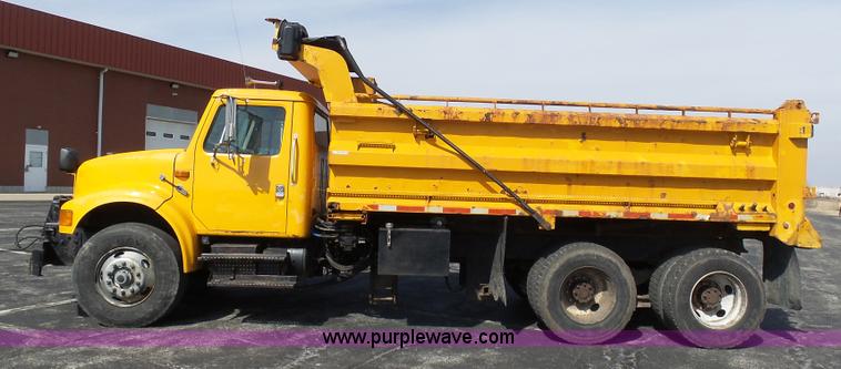 image for item BH9386 1999 International 4900 dump truck