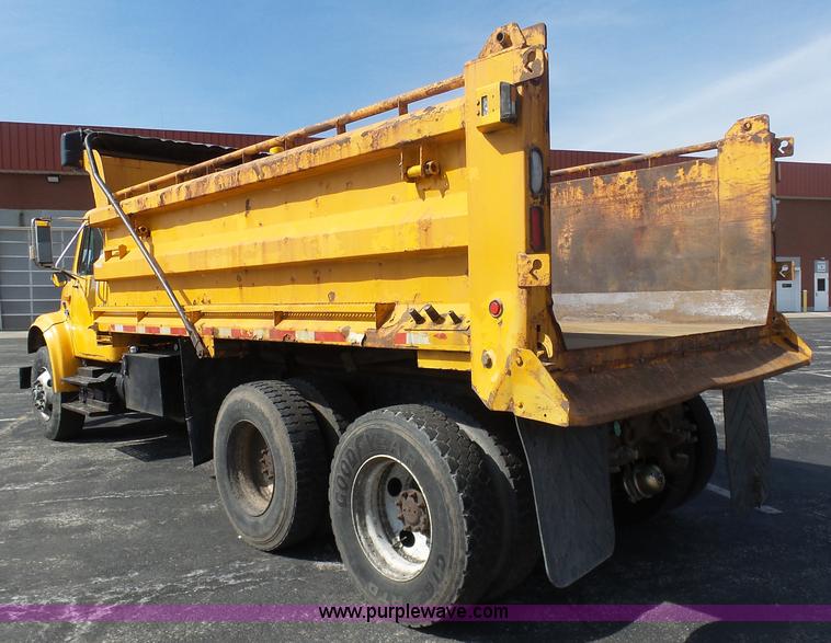 image for item BH9386 1999 International 4900 dump truck