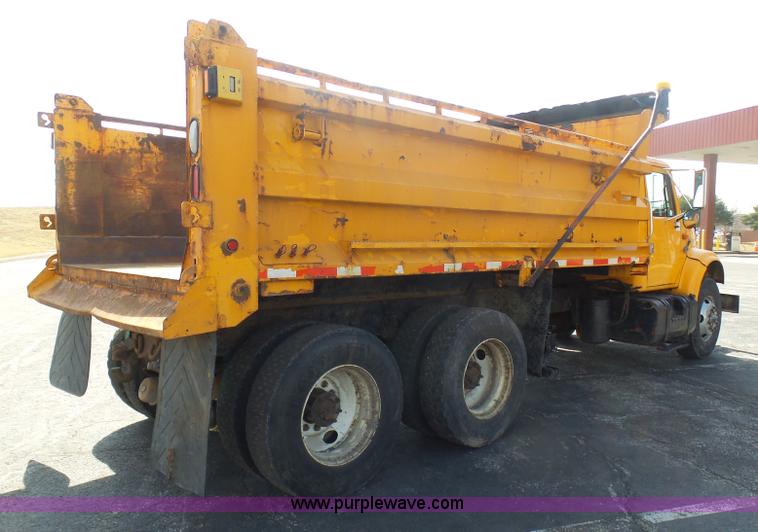 image for item BH9386 1999 International 4900 dump truck