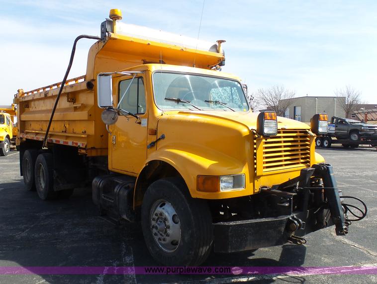 image for item BH9386 1999 International 4900 dump truck