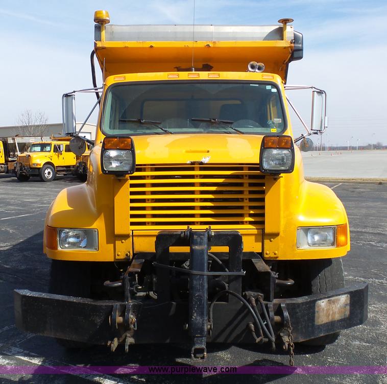 image for item BH9386 1999 International 4900 dump truck