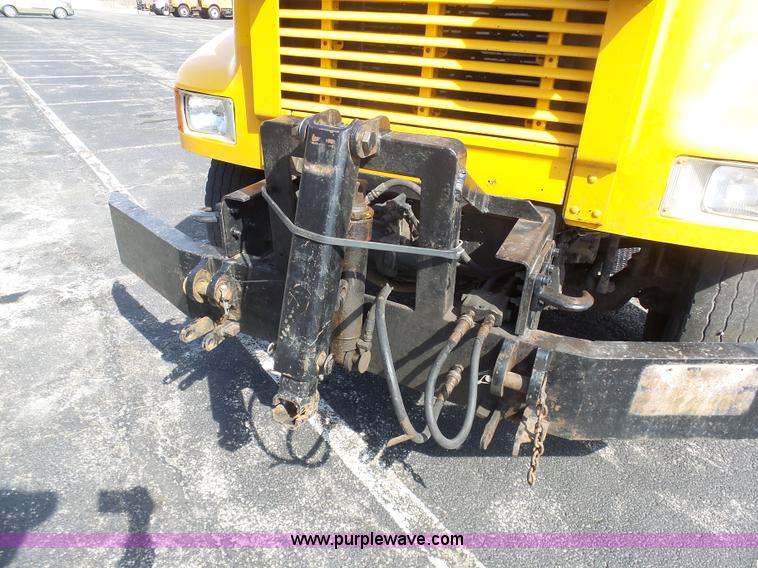 image for item BH9386 1999 International 4900 dump truck