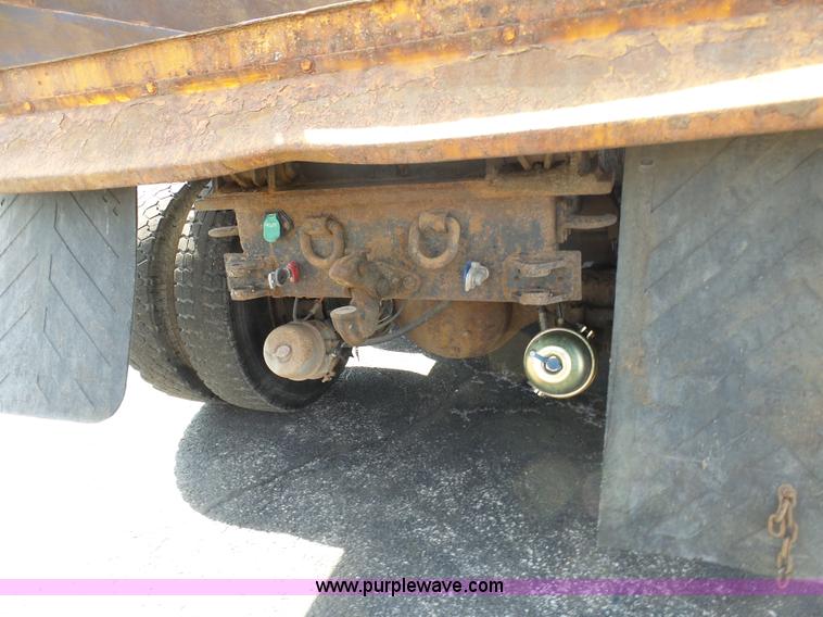 image for item BH9386 1999 International 4900 dump truck