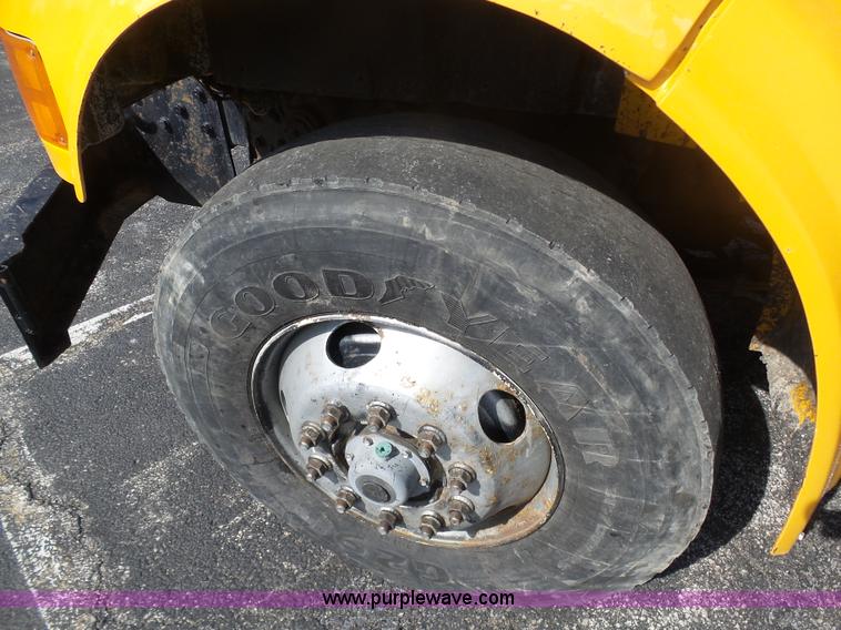 image for item BH9386 1999 International 4900 dump truck