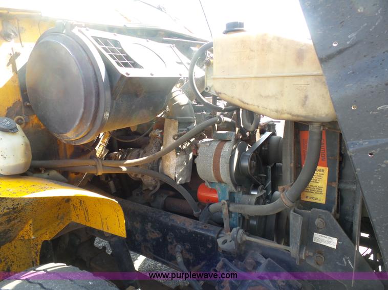 image for item BH9386 1999 International 4900 dump truck