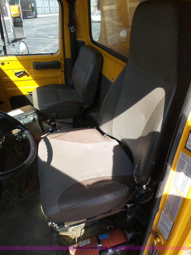 image for item BH9386 1999 International 4900 dump truck