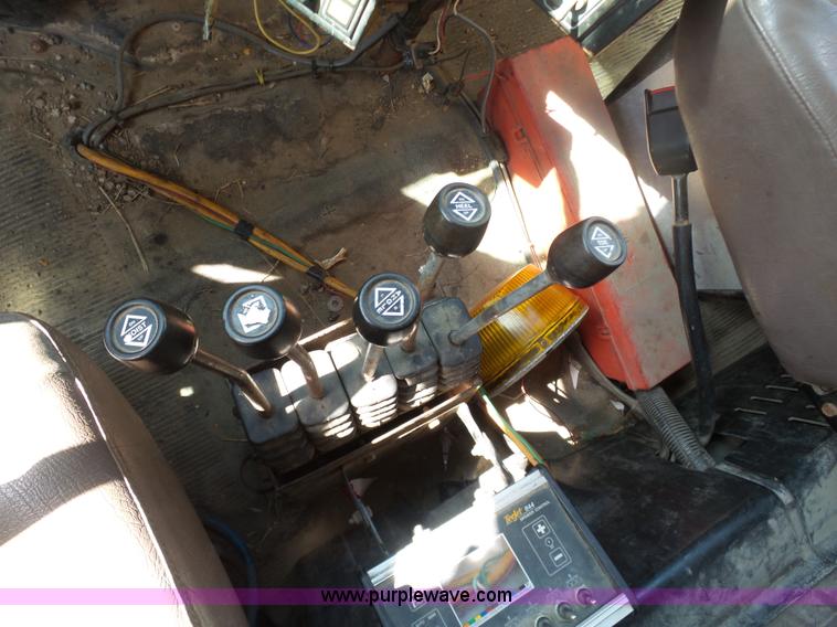 image for item BH9386 1999 International 4900 dump truck