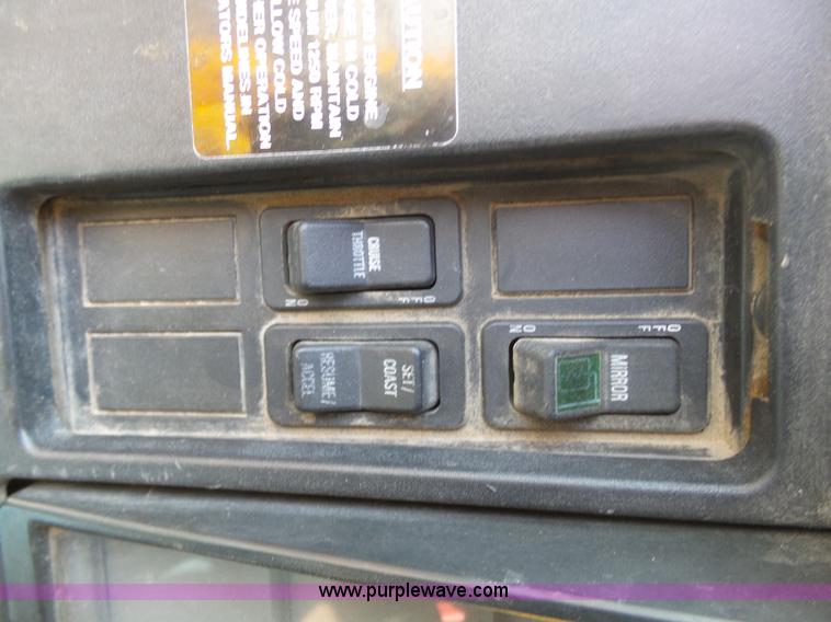 image for item BH9386 1999 International 4900 dump truck