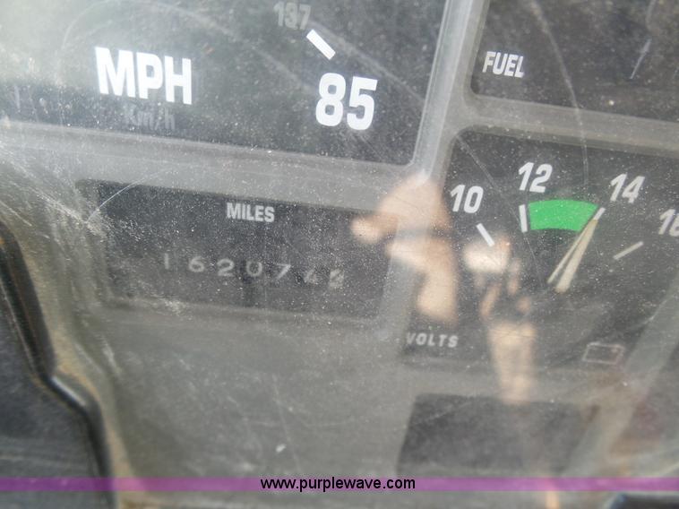 image for item BH9386 1999 International 4900 dump truck