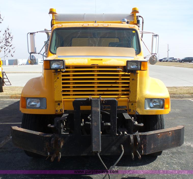 image for item BH9387 2000 International 4900 dump truck