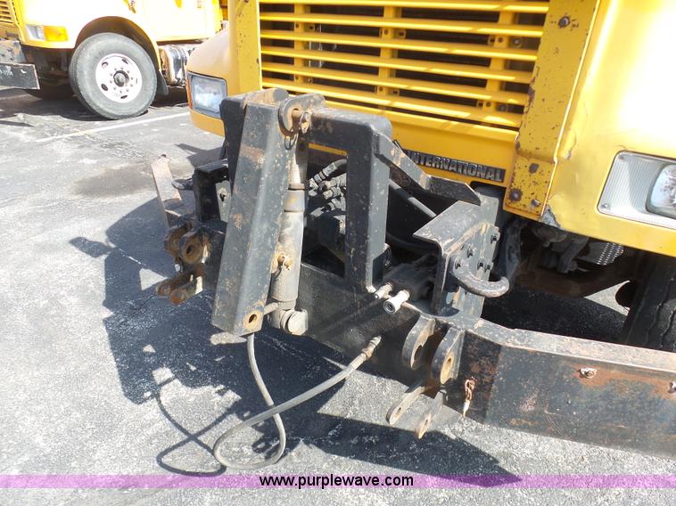 image for item BH9387 2000 International 4900 dump truck