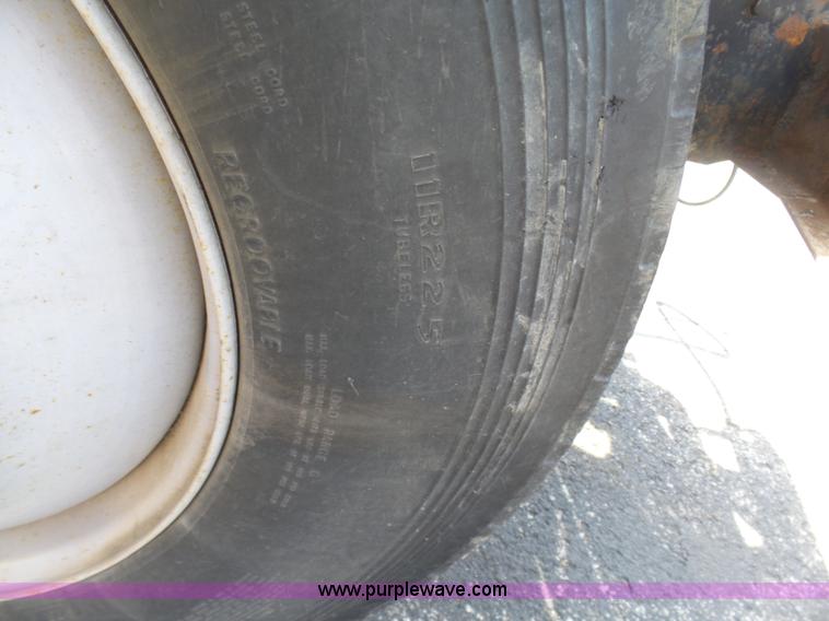 image for item BH9387 2000 International 4900 dump truck