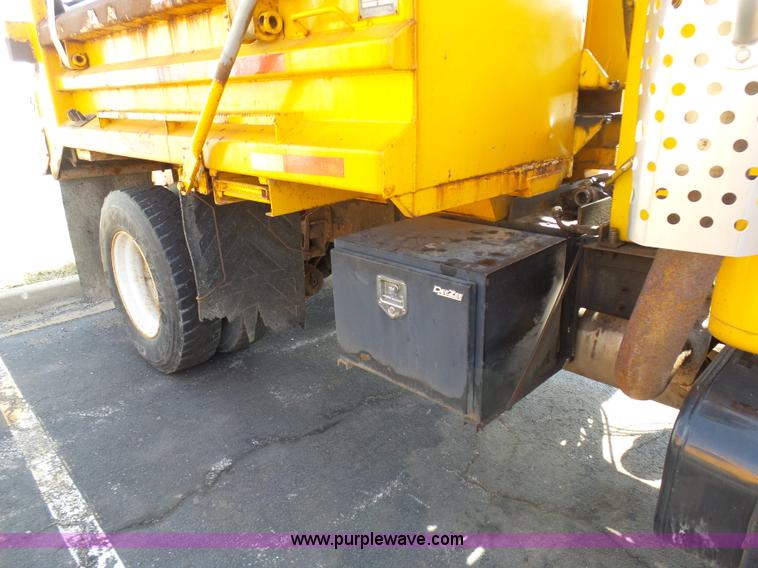 image for item BH9387 2000 International 4900 dump truck