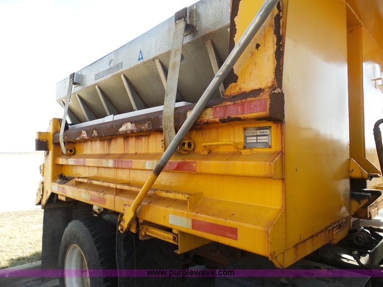 image for item BH9387 2000 International 4900 dump truck