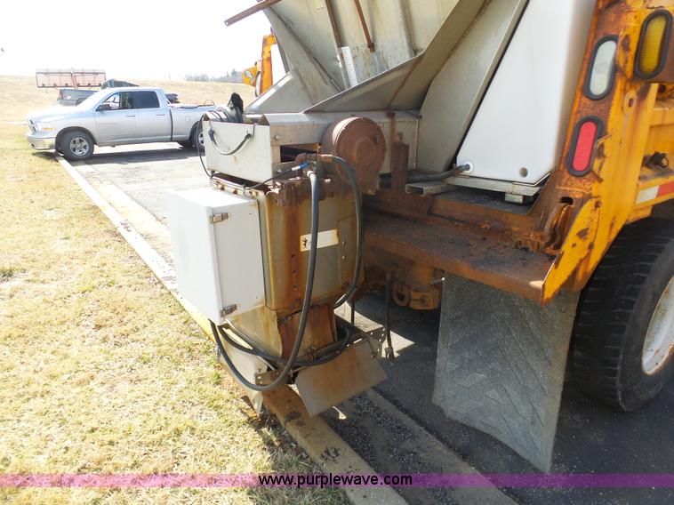 image for item BH9387 2000 International 4900 dump truck