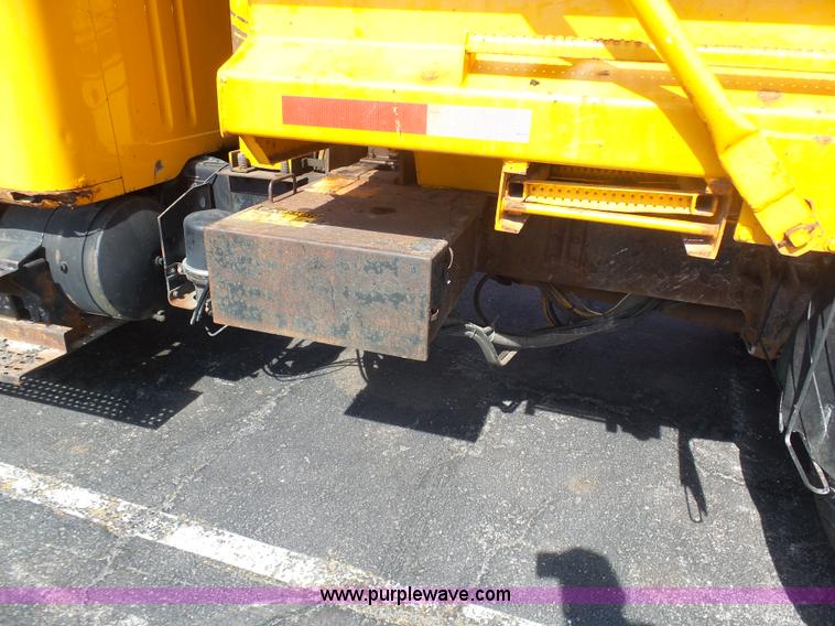 image for item BH9387 2000 International 4900 dump truck