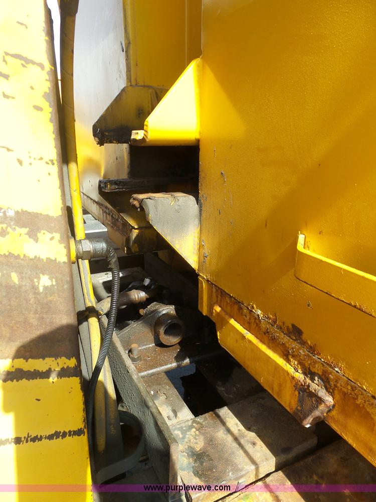 image for item BH9387 2000 International 4900 dump truck