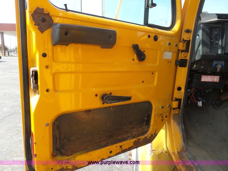 image for item BH9387 2000 International 4900 dump truck