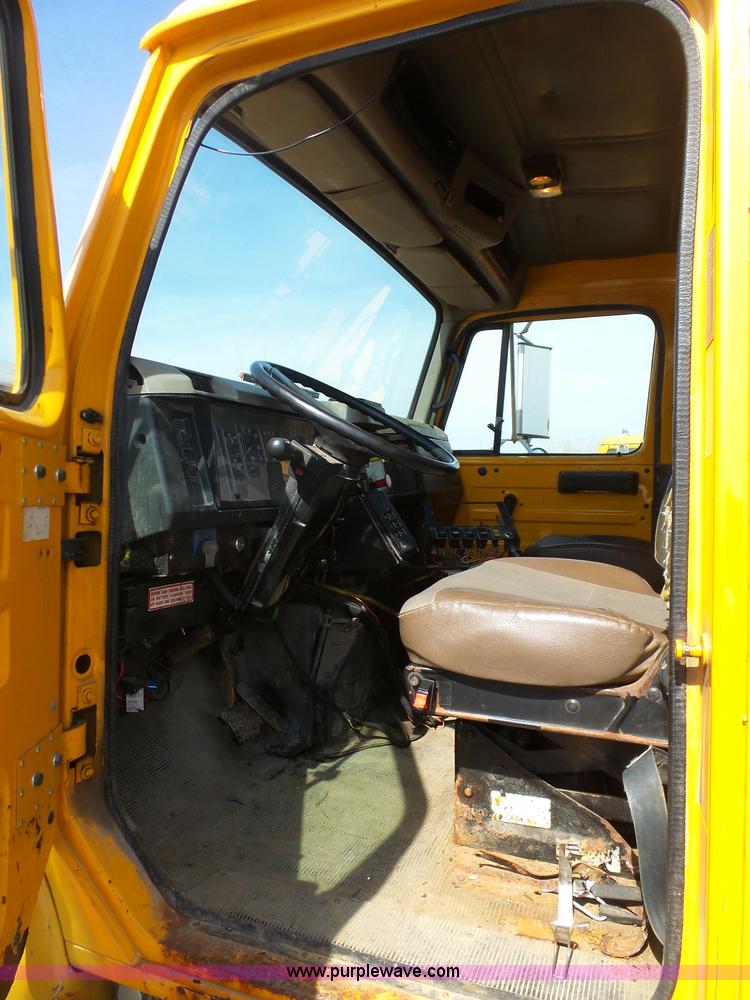 image for item BH9387 2000 International 4900 dump truck