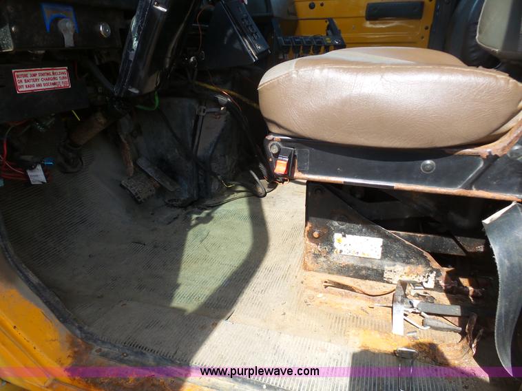 image for item BH9387 2000 International 4900 dump truck