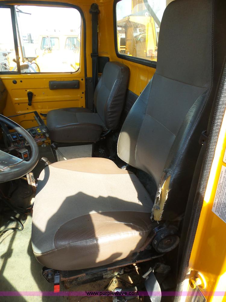 image for item BH9387 2000 International 4900 dump truck