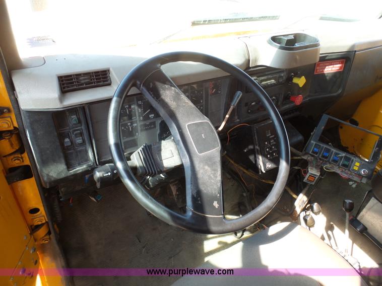 image for item BH9387 2000 International 4900 dump truck