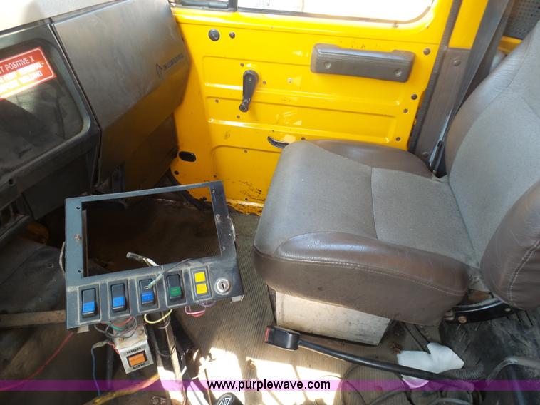 image for item BH9387 2000 International 4900 dump truck