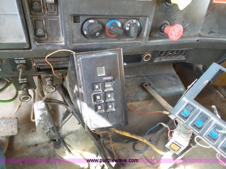 image for item BH9387 2000 International 4900 dump truck