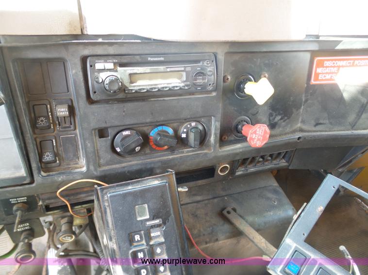 image for item BH9387 2000 International 4900 dump truck