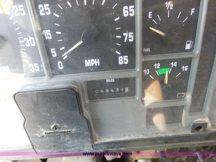 image for item BH9387 2000 International 4900 dump truck