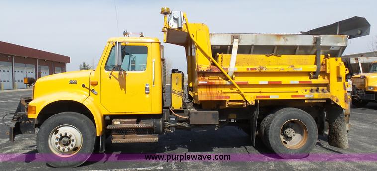 image for item BH9388 2000 International 4900 dump truck