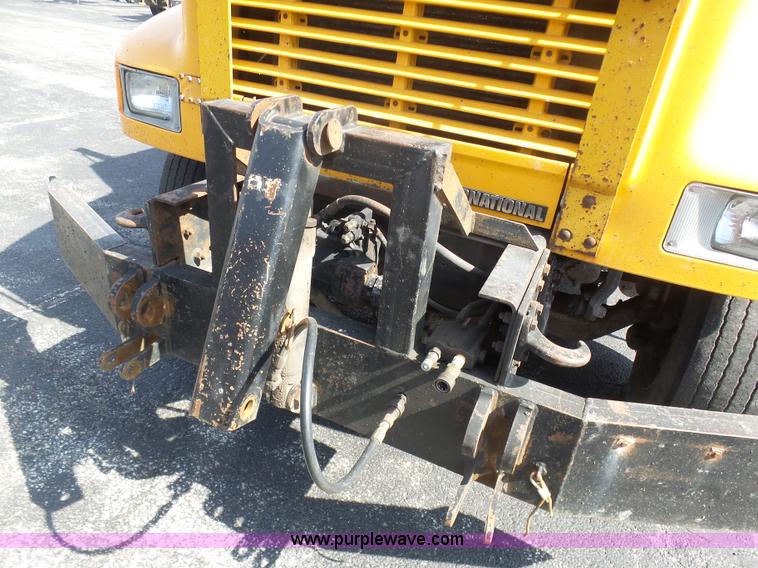 image for item BH9388 2000 International 4900 dump truck