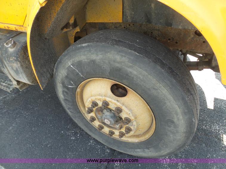 image for item BH9388 2000 International 4900 dump truck