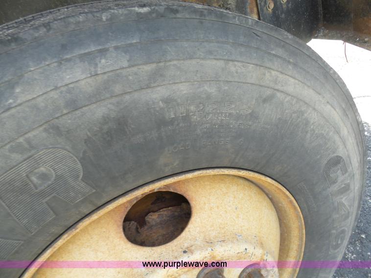 image for item BH9388 2000 International 4900 dump truck