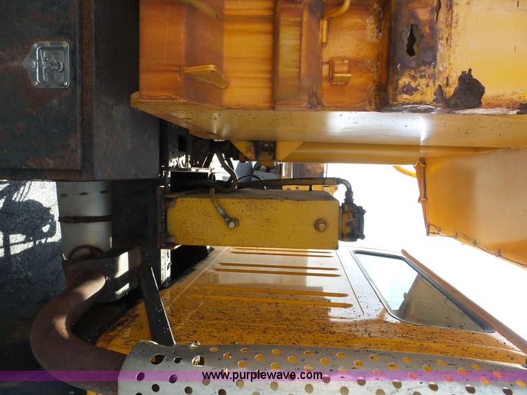 image for item BH9388 2000 International 4900 dump truck