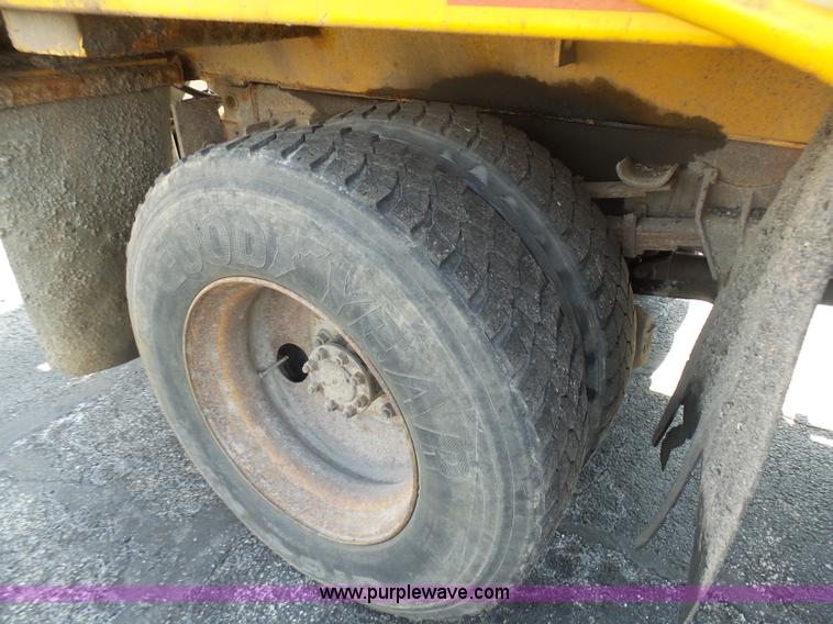 image for item BH9388 2000 International 4900 dump truck