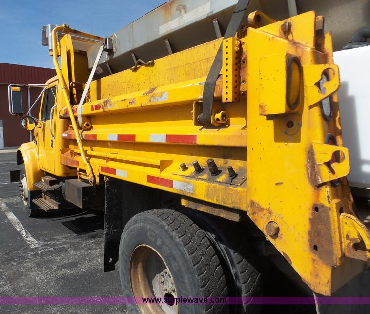 image for item BH9388 2000 International 4900 dump truck
