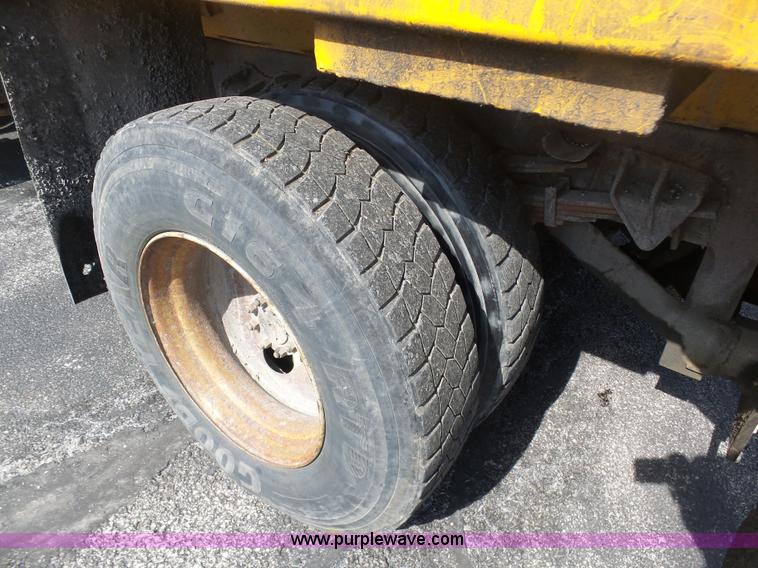 image for item BH9388 2000 International 4900 dump truck