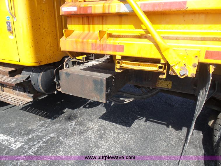 image for item BH9388 2000 International 4900 dump truck