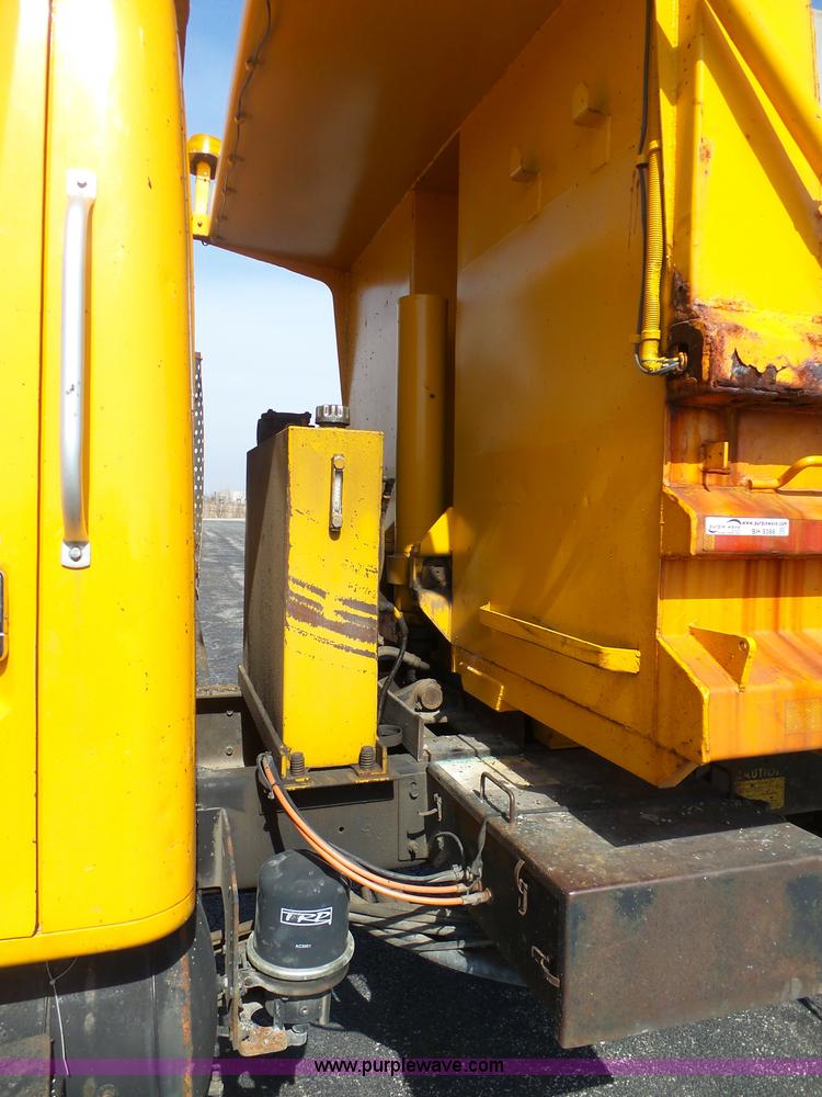 image for item BH9388 2000 International 4900 dump truck