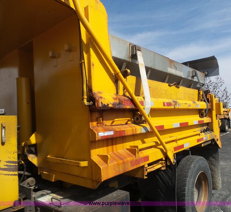 image for item BH9388 2000 International 4900 dump truck