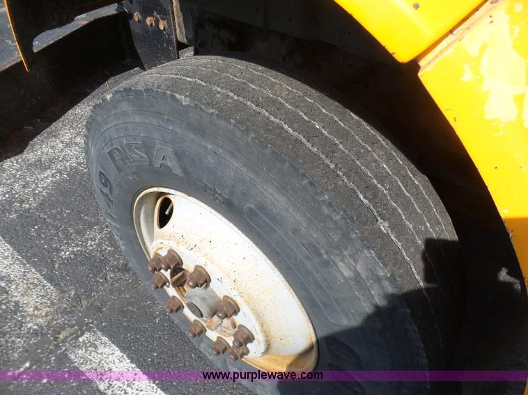 image for item BH9388 2000 International 4900 dump truck