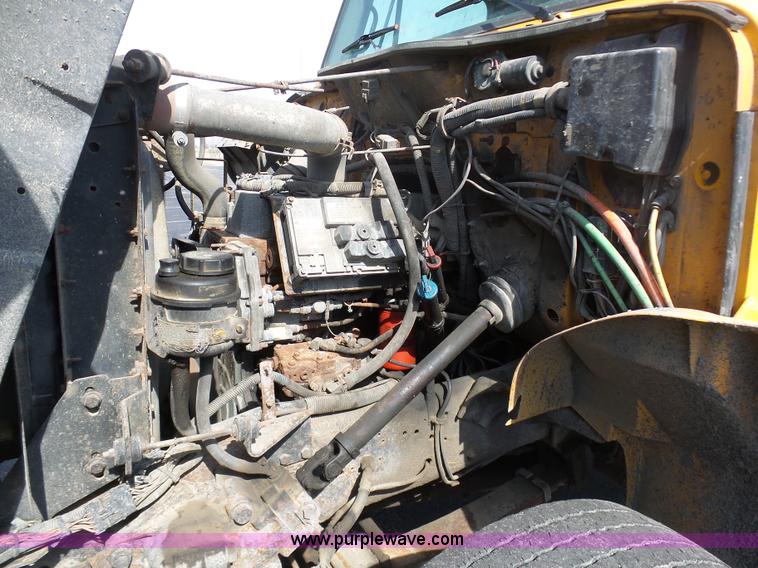 image for item BH9388 2000 International 4900 dump truck