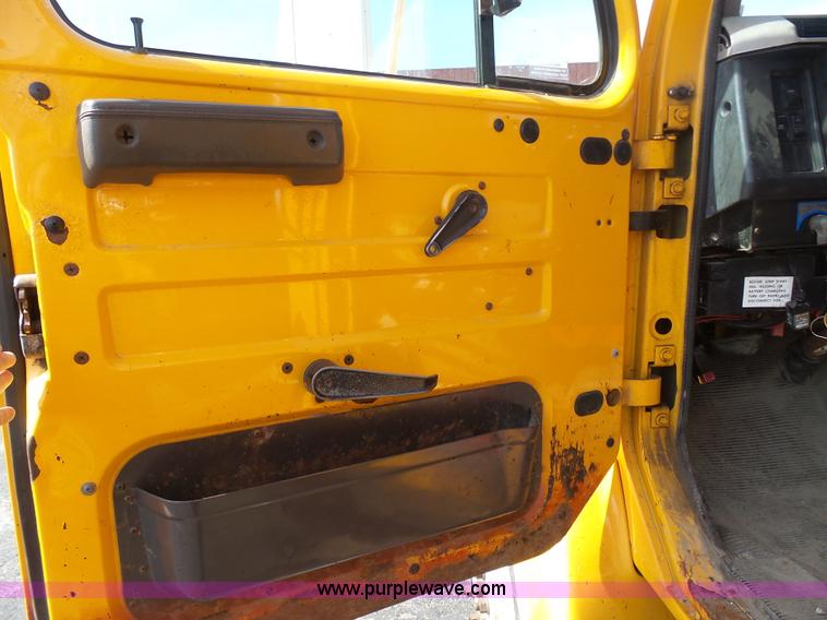 image for item BH9388 2000 International 4900 dump truck