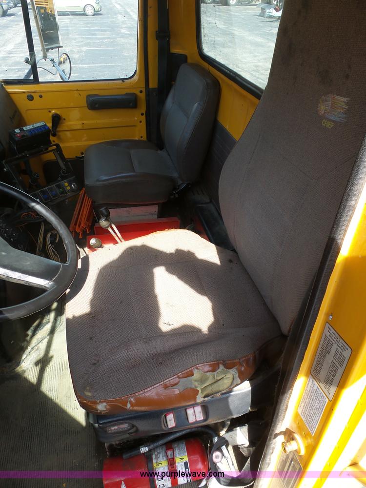 image for item BH9388 2000 International 4900 dump truck