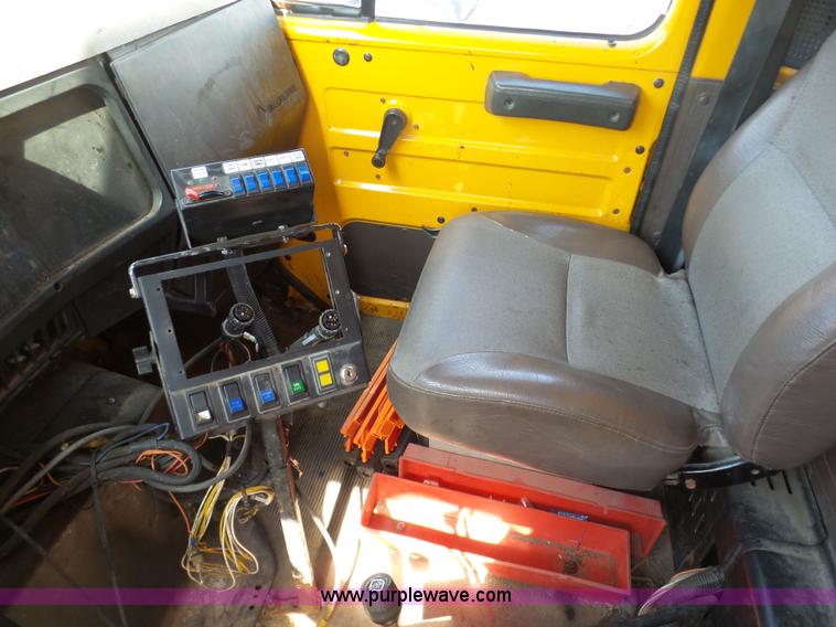 image for item BH9388 2000 International 4900 dump truck