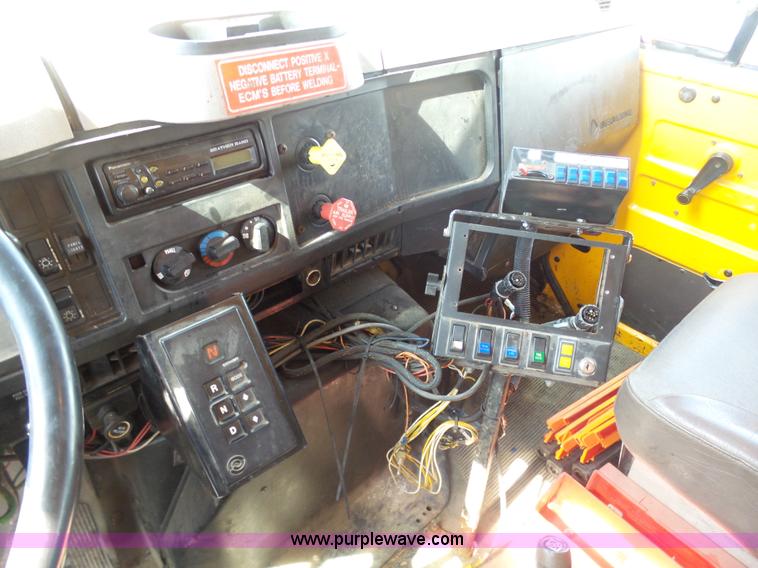 image for item BH9388 2000 International 4900 dump truck